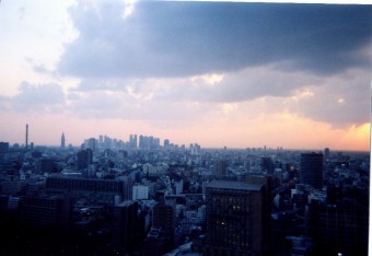 Vista de Shinjuku Occidental, el centro financiero de Tokio